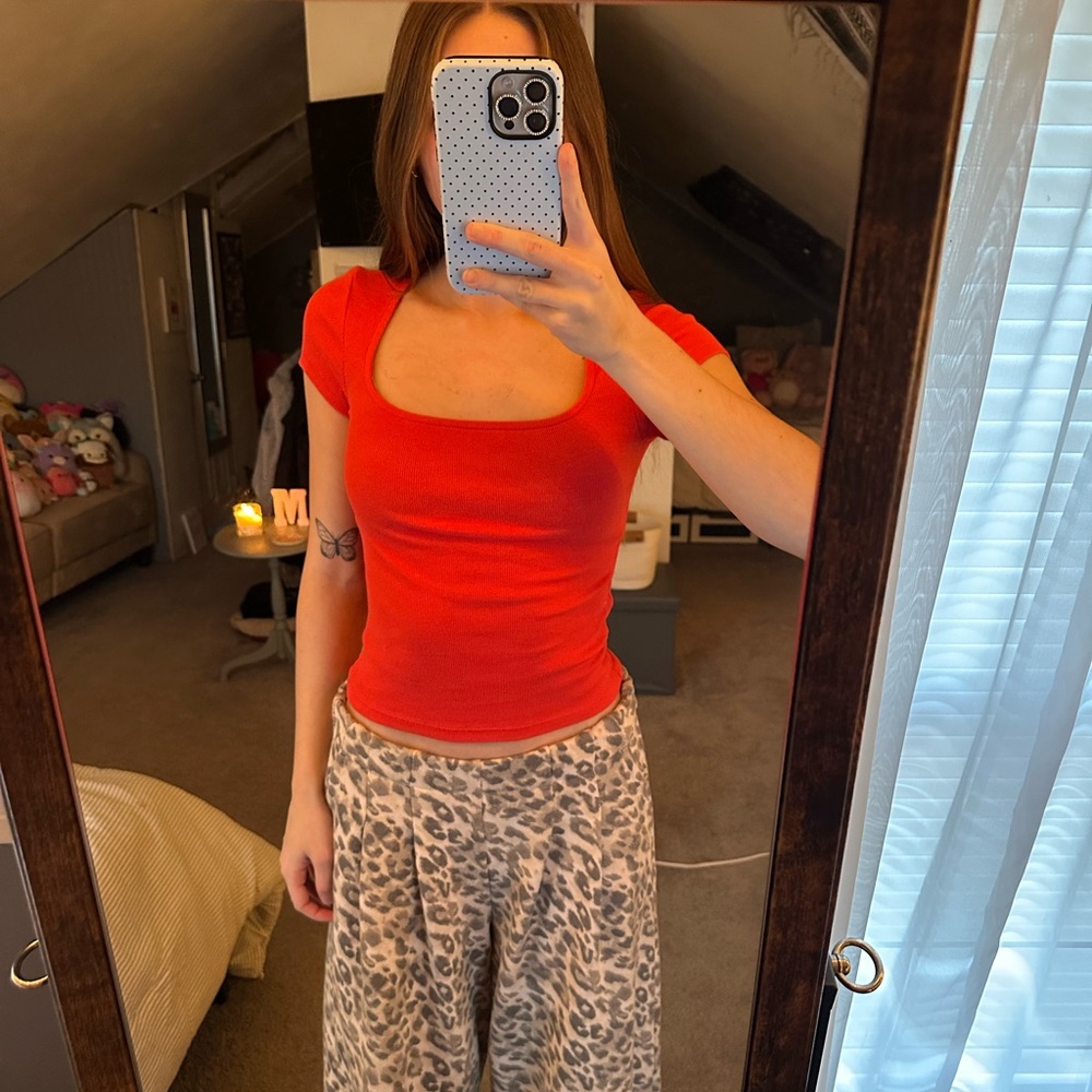 Old Navy scoop neck tee!